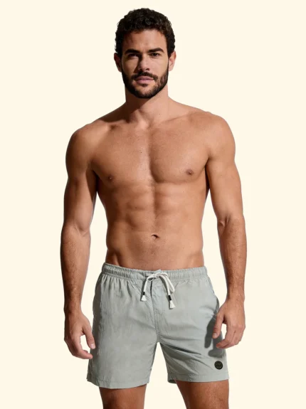 COSTUME UOMO EFFEK DELLA STAGIONE ESTATE 2026. PANTALONCINO A TINTA UNITA VERDE OLIVA CHIARO