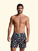 COSTUME UOMO EFFEK A PANTALONCINO DELLA COLLEZIONE ESTATE 2026. FANTASIA TESCHI COLORATI SU BASE NERA