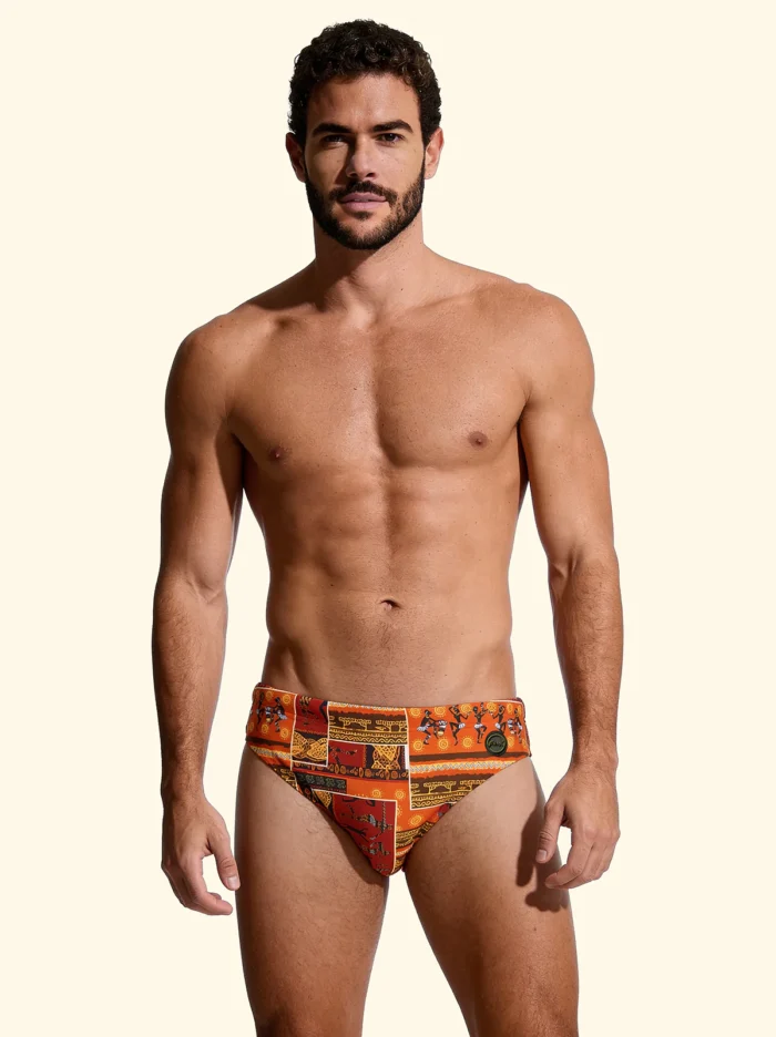 COSTUME UOMO EFFEK DELLA STAGIONE ESTATE 2026. SLIP A FANTASIA AZTECA NEI COLORI ARANCIO E COCCIO