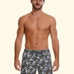 COSTUME UOMO EFFEK A PANTALONCINO DELLA COLLEZIONE ESTATE 2026. FANTASIA FIORI BEIGE SU BASE NERA