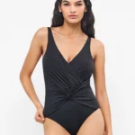 COSTUME DONNA GISELA PLUS SIZE. COLORE NERO, SENZA FERRETTO CON IMBOTTITURA. NODO/INCROCIO SUL DAVANTI