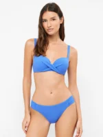 COSTUME DONNA GISELA A DUE PEZZI DELLA COLLEZIONE ESTATE 2026. BALCONCINO PREFORMATO CON FERRETTO ED INCROCIO SUL DAVANTI. SLIP REGOLARE NEL COLORE TURCHESE TESSUTO NIDO D'APE