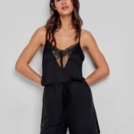 PIGIAMA DONNA GISELA DELLA COLLEZIONE ESTATE 2026. CANOTTA E SHORT DI COTONE NERO CON LEGGERO PIZZO