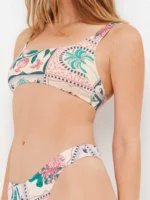 COSTUME DONNA GISELA TOP E SLIP FANTASIA FOGLIE VERSI SU BASE BOIANCA E ROSA - immagine 2