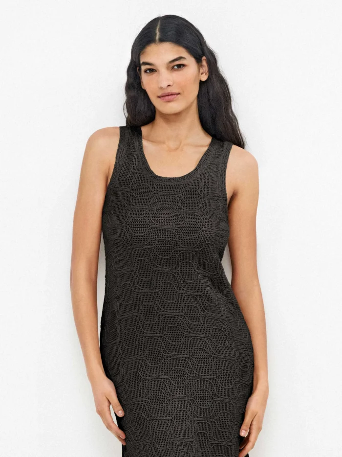 ABITO A CANOTTA GISELA LUNGO NERO TRAFORATO CON SPACCHI LATERALI - immagine 2