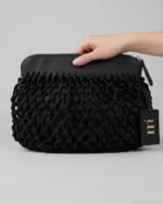 POCHETTE DONNA MATINEE DELLA COLLEZIONE ESTATE 2026. IN RETE FODERATA NEL COLORE NERO