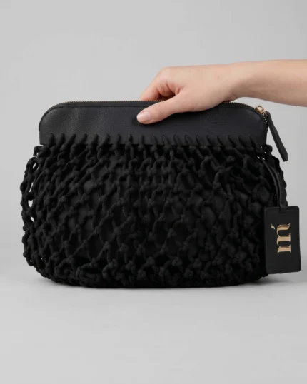 POCHETTE DONNA MATINEE DELLA COLLEZIONE ESTATE 2026. IN RETE FODERATA NEL COLORE NERO