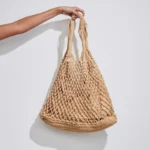 BORSA MARE MATINEE A RETE DELLA COLLEZIONE ESTATE 2026. CON FODERA INTERNA NEL COLORE BEIGE