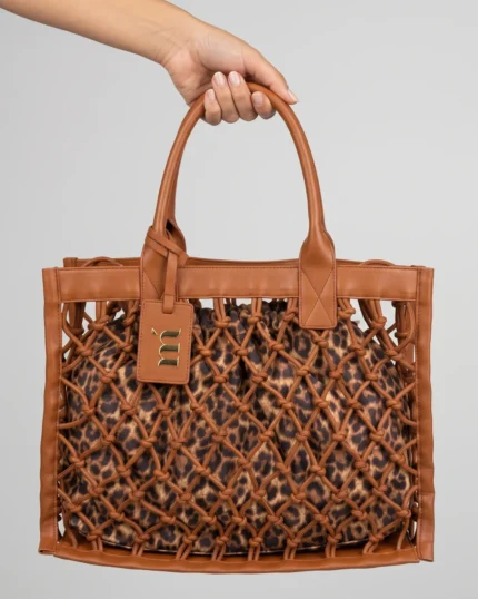 BORSA MARE MATINEE DELLA STAGIONE ESTATE 2026 IN FINTA PELLE INTRECCIATA COLOR CARAMELLO CON FODERA INTERNA LEOPARDATA