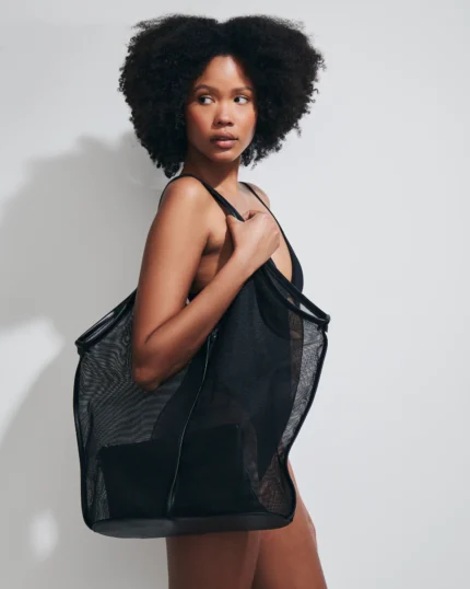 BORSA MARE MATINEE DELLA STAGIONE ESTATE 2026 IN TELA NERA TRAFORATA CON POCHETTE INTEGRATA