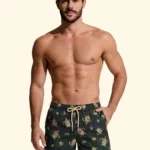 COSTUME UOMO EFFEK DELLA STAGIONE ESTATE 2026. PANTALONCINO BASE COLOR VERDE SCURO E FANTASIA DI TARTARUGHE