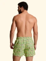 COSTUME UOMO EFFEK PANTALONCINO VERDE ACCESO CON FANTASIA DI MICRO MEDUSE FUCSIA - immagine 2