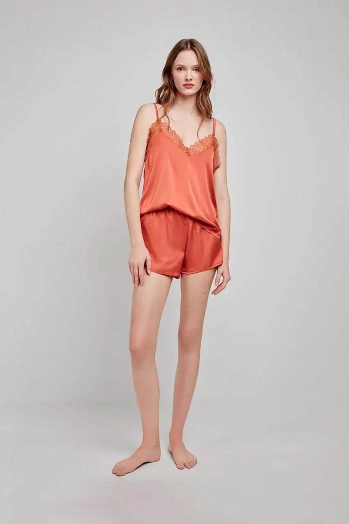 PIGIAMA DONNA GISELA CANOTTA SPALLINA STRETTA E SHORT IN SIMIL RASO E PIZZO COLOR ARANCIO BRUCIATO - immagine 2