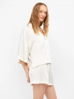 PIGIAMA DONNA GISELA TSHIRT APERTA E SHORT NEL COLOR PANNA CON LEGGERA FANTASIA SATINATA TONO SU TONO - immagine 3