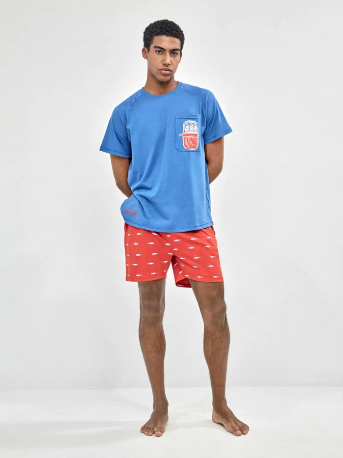 PIGIAMA UOMO GISELA DELLA COLLEZIONE ESTATE 2026. 100% COTONE TSHIRT BLU E SHORT ROSSO A FANTASIA