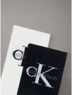 CALZINI UOMO CALVIN KLEIN IN SPUGNA LEGGERA CONFEZIONE IN LATTA DA 4 DUE BIANCHI E DUE NERI CLASSICO LOGO - immagine 2