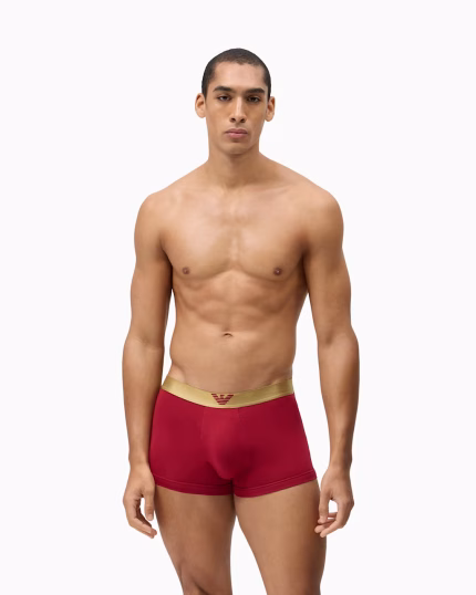 Intimo Parola chiave principale: intimo uomo Emporio Armani Parole chiave secondarie: boxer uomo Emporio Armani, slip uomo Emporio Armani, intimo firmato uomo, boxer Armani uomo.