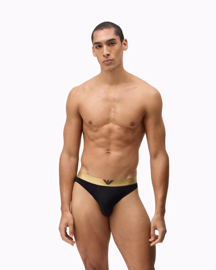 Meta title: Intimo Uomo Emporio Armani | Boxer e Slip – Secrets Intimo Meta description: Scopri l'intimo uomo Emporio Armani su Secrets Intimo. Boxer e slip firmati dal design moderno, comfort e stile iconico. Acquista online. URL consigliato: /intimo-uomo-emporio-armani/ Parola chiave principale: intimo uomo Emporio Armani Parole chiave secondarie: boxer uomo Emporio Armani, slip uomo Emporio Armani, intimo firmato uomo, boxer Armani uomo.