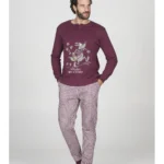 PIGIAMA UOMO HAPPY PEOPLE IN CALDO COTONE DELLA COLLEZIONE INVERNO 2026. COLORE MELANZANA CON PANTALONE A SCACCHI "FATE LARGO VADO IN LETARGO"