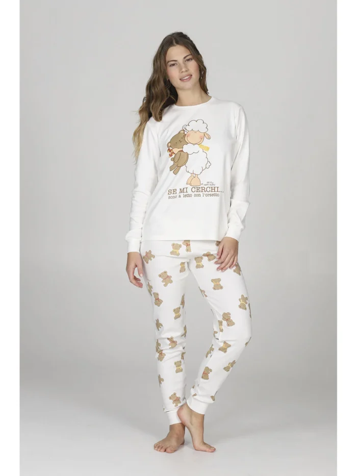 PIGIAMA DONNA HAPPY PEOPLE IN CALDO COTONE STAGIONE INVERNO 2026 BIANCO CON PANTALONI CON STAMPA DI GHIANDE "SE MI CERCHI SONO A LETTO CON L'ORSETTO"