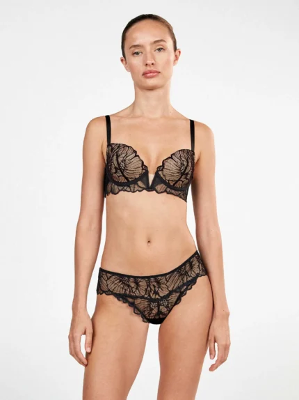 Meta title: Completini Intimi Donna Gisela | Secrets Intimo Meta description: Scopri i completini intimi donna Gisela su Secrets Intimo. Lingerie femminile, reggiseni e slip coordinati per ogni stile. Acquista online. URL consigliato: /completini-intimi-donna-gisela/ Parola chiave principale: completini intimi donna Gisela Parole chiave secondarie: completi intimo donna, lingerie Gisela, reggiseno e slip coordinati, intimo donna Gisela.