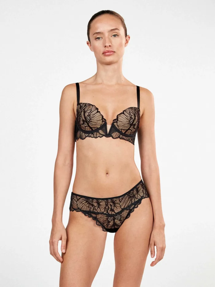 Meta title: Completini Intimi Donna Gisela | Secrets Intimo Meta description: Scopri i completini intimi donna Gisela su Secrets Intimo. Lingerie femminile, reggiseni e slip coordinati per ogni stile. Acquista online. URL consigliato: /completini-intimi-donna-gisela/ Parola chiave principale: completini intimi donna Gisela Parole chiave secondarie: completi intimo donna, lingerie Gisela, reggiseno e slip coordinati, intimo donna Gisela.