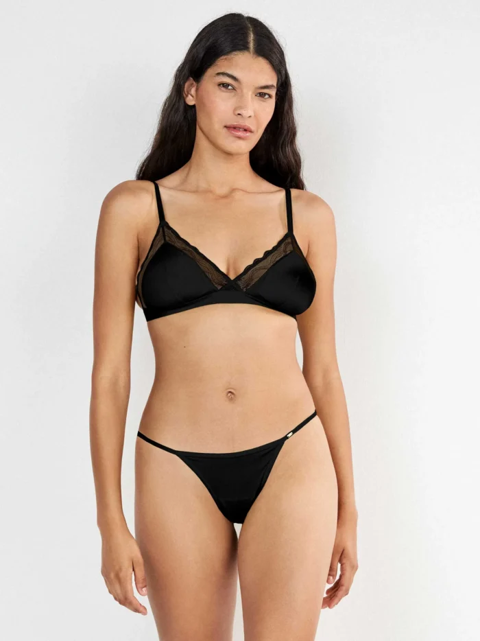 Meta title: Completini Intimi Donna Gisela | Secrets Intimo Meta description: Scopri i completini intimi donna Gisela su Secrets Intimo. Lingerie femminile, reggiseni e slip coordinati per ogni stile. Acquista online. URL consigliato: /completini-intimi-donna-gisela/ Parola chiave principale: completini intimi donna Gisela Parole chiave secondarie: completi intimo donna, lingerie Gisela, reggiseno e slip coordinati, intimo donna Gisela.