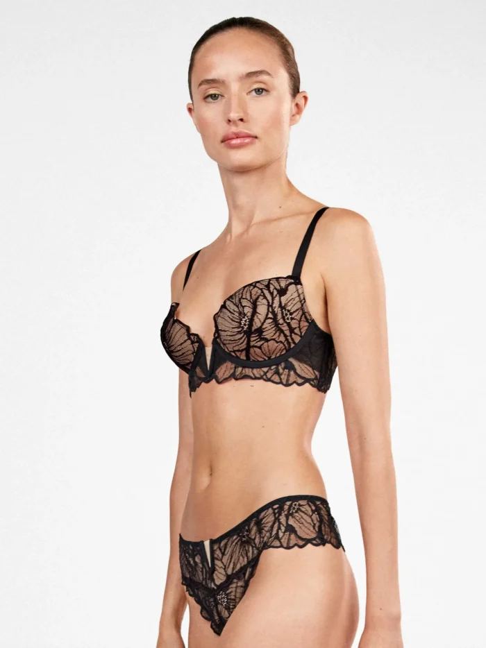 COMPLETO INTIMO DONNA GISELA BUSTIER IN PIZZO NERO E BASE COLOR CARNE E BRASILIANA IN PIZZO - immagine 4