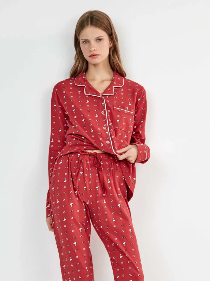PIGIAMA DONNA GISELA APERTO CON BOTTONI ROSSO CON MINI STAMPA SNOOPY - immagine 2