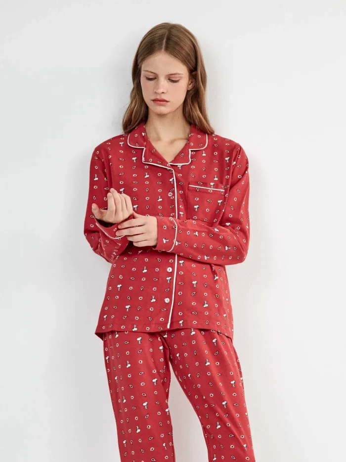 PIGIAMA DONNA GISELA APERTO CON BOTTONI ROSSO CON MINI STAMPA SNOOPY - immagine 3