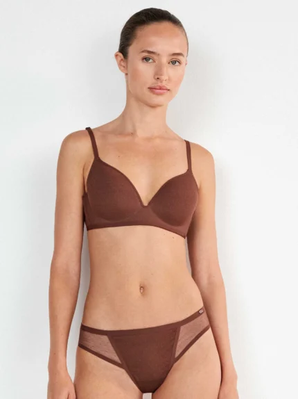 Meta title: Completini Intimi Donna Gisela | Secrets Intimo Meta description: Scopri i completini intimi donna Gisela su Secrets Intimo. Lingerie femminile, reggiseni e slip coordinati per ogni stile. Acquista online. URL consigliato: /completini-intimi-donna-gisela/ Parola chiave principale: completini intimi donna Gisela Parole chiave secondarie: completi intimo donna, lingerie Gisela, reggiseno e slip coordinati, intimo donna Gisela.
